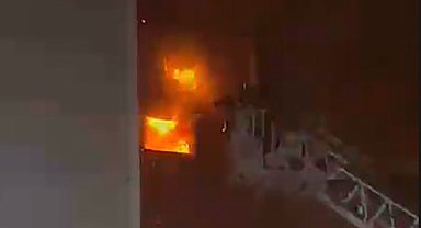 4 katlı mobilya deposunda yangın: Ürünler kullanılamaz hale geldi