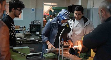 45 yaşında üniversiteye başladı, endüstriyel kalıpçılık bölümünün tek kadın öğrencisi oldu