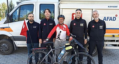 6 Şubat'ı pedallayarak anıyor