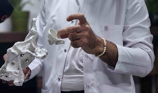 60 yaşındaki kadın 3D yazıcıyla üretilen kalça proteziyle sağlığına kavuştu