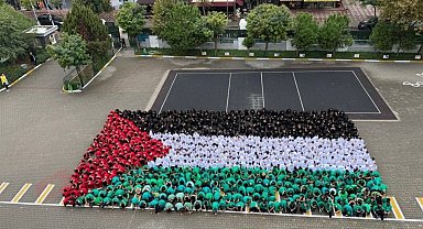 600 öğrenciden Filistin'e dev bayraklı destek
