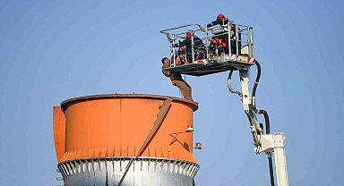 70 metrelik bacada mahsur kalan 2 işçi 4 saatlik operasyonla kurtarıldı