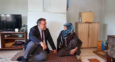 96 yaşındaki Fatma teyze Vali Sözer'i evinde ağırladı