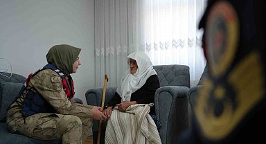 97 Yaşındaki Rabiye ninenin asker sevgisi: "Biz Türk'üz, onlar benim evladım"