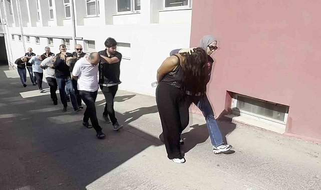 Adana'da torbacılara operasyon: 1'i kadın 6 kişi tutuklandı
