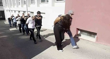 Adana'da torbacılara operasyon: 1'i kadın 6 kişi tutuklandı