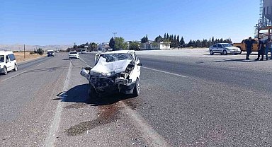 Adıyaman'da iki otomobil çarpıştı: 4 yaralı