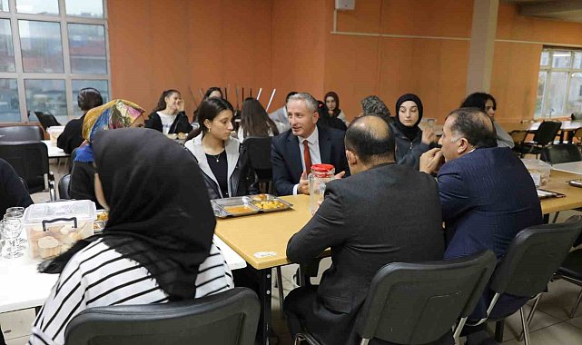 Ağrı Milli Eğitim Müdürü Kökrek, öğrencilerle bir araya geldi