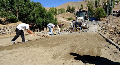 Ağrı'da Karlıca ve Bozkaş köy yollarında çalışmalar tamamlandı