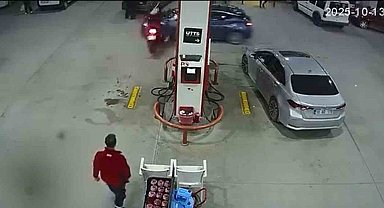Akaryakıt istasyonundaki kaza kameralara yansıdı