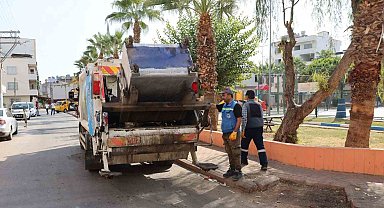 Akdeniz'de çöp konteynerleri dezenfekte ediliyor