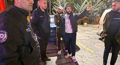 Aksaray'da açıkta alkol alan 2 şahsa kabahatler kanunundan ceza kesildi