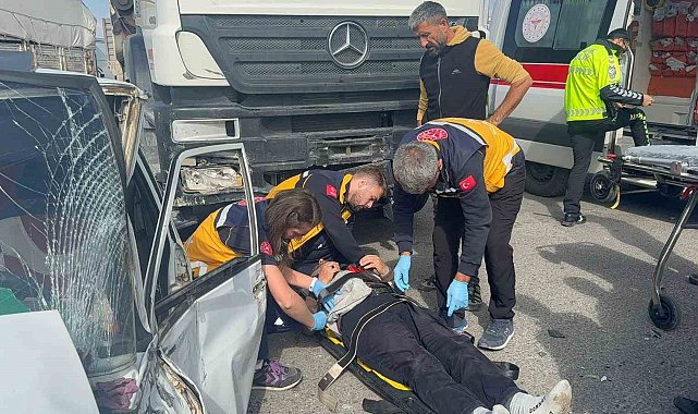 Aksaray'da otomobil ile tır çarpıştı: 1 ağır yaralı