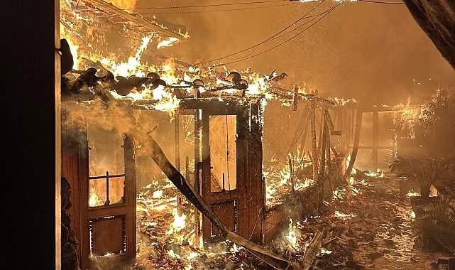 Akyaka'da restoran yangını paniğe neden oldu