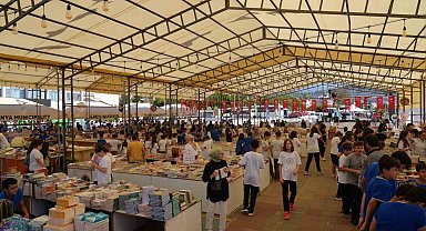 Alanya Kitap Fuarı'na öğrencilerden yoğun ilgi