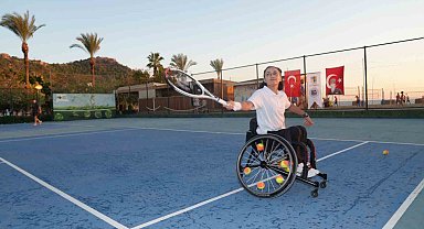 Alanya'da tenis ile yeni başlangıçlar projesi tanıtıldı