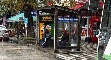 Alaplı'da halk otobüsü duraklarında saat çizelgesi eksikliği tepki çekti