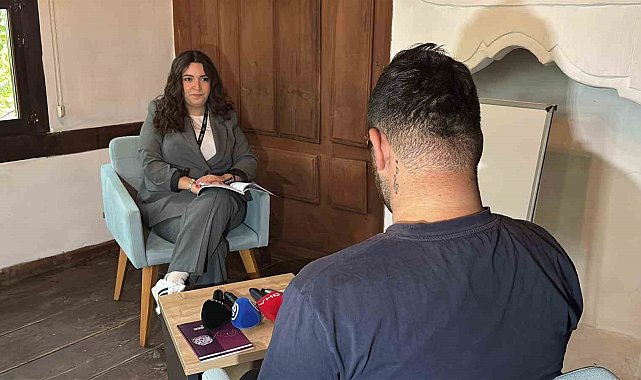 Alkol bağımlılığını yendi, şimdi diğer gençlere umut oluyor