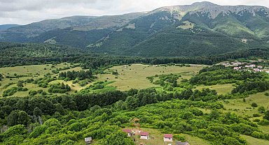 Alpler'i andıran manzarasıyla Cimban Yaylası ziyaretçileri mest ediyor