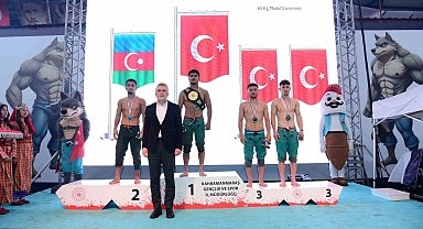 Altın kemer ve madalyalar Türk pehlivanların