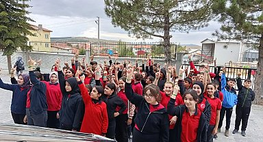 Altıntaş Mustafa Kemal Ortaokulu öğrencilerinden Filistin'e destek