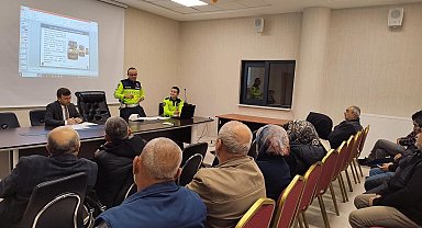 Altıntaş'ta okul servis sürücülerine trafik güvenliği ve servis hizmetleri eğitimi