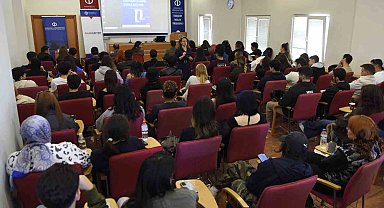 Anadolu Üniversitesi EMYO'da öğrenciler kariyer yolculuklarına hazırlandı