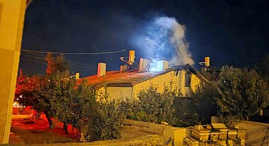 Ankara'da iki katlı binada yangın: 2 kişi dumandan etkilendi