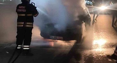 Antakya'da otomobil yandı