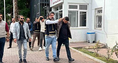 Antalya'da 2 kişinin ölümüyle sonuçlanan silahlı kavga şüphelileri adliyeye sevk edildi