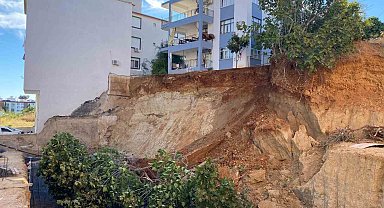 Antalya'da bir evi tahliye ettiren inşaat temelinde ikinci toprak kayması