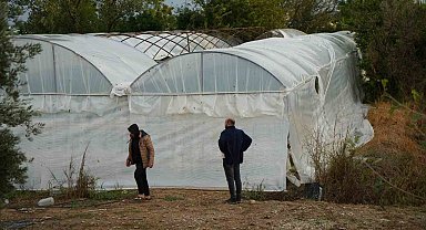 Antalya'da sağanak seraları da vurdu