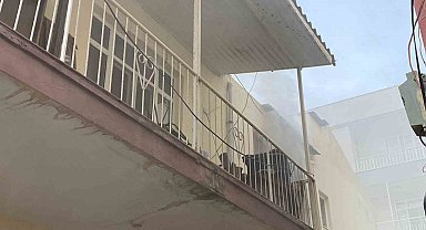 Antalya'da yangın çıkan evdeki muhabbet kuşunu itfaiye kurtardı