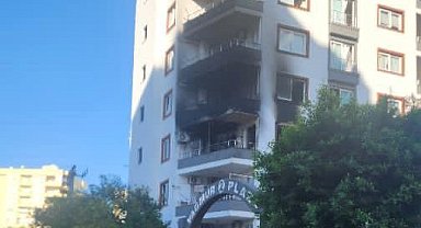 Apartman dairesi çıkan yangında kullanılamaz hale geldi