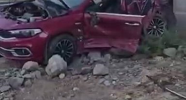 Araçlar hurdaya döndü, 2 kişi yaralandı