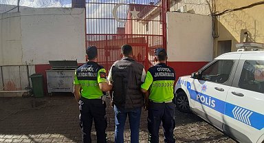 Aranan şahıs otoyol jandarmasına takıldı