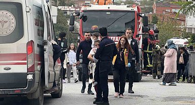 Arnavutköy'de faciadan dönüldü: İtfaiye ekipleri alevlerin arasından 2 çocuğu kurtardı