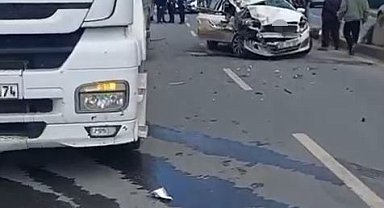 Arnavutköy'de otomobil tıra arkadan çarptı: 1 ölü