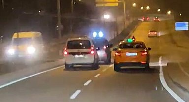 Arnavutköy'de trafikte tehlikeli anlar görüntülendi