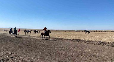 Arpaçay'da 4. Geleneksel Rahvan At Yarışları yapıldı