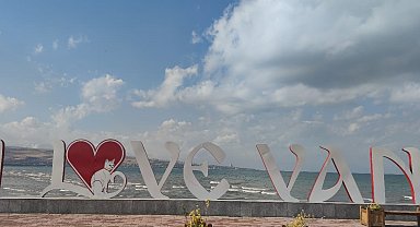 Artos Dağı'nın zirvesine mevsimin ilk karı düştü