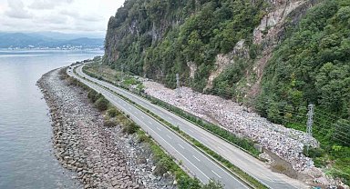Artvin'de Karadeniz Sahil Yolu kenarındaki çöp dağları tepki çekiyor