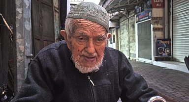 Asırlık çınardan gençlere tavsiye: "Paranızı dumana değil, fakire verin"