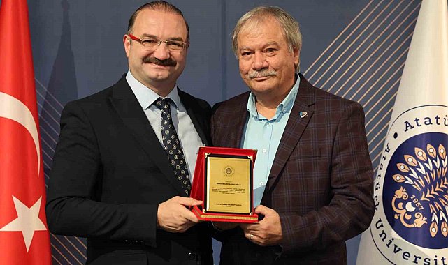 Atatürk Üniversitesinde kurumsal vefa ve hizmet ödülleri ile emek ve vefaya vurgu