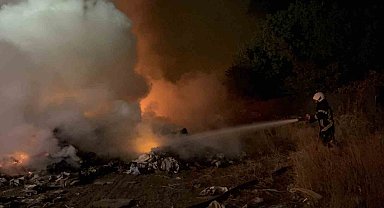 Atık yangını eve sıçramadan söndürüldü