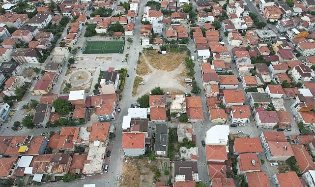 Atıl arsaya okul yaptırmak isteyen muhtar 618 hissedarın peşine düştü