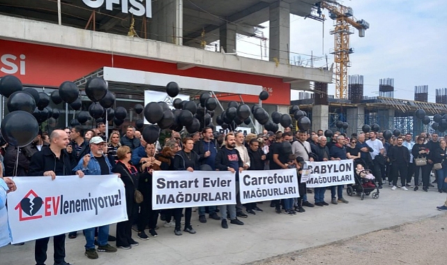 Atış Yapı mağdurları siyah balonlarla eylem yaptı
