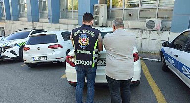 Avcılar'da bir sürücü İETT otobüsünün önünü kesti: O anlar kamerada