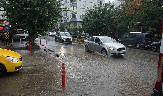 Aydın'da sağanak yağış etkili oluyor