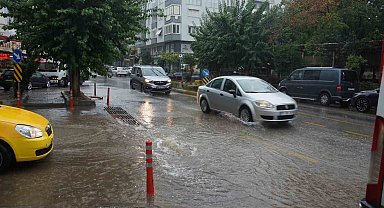 Aydın'da sağanak yağış etkili oluyor